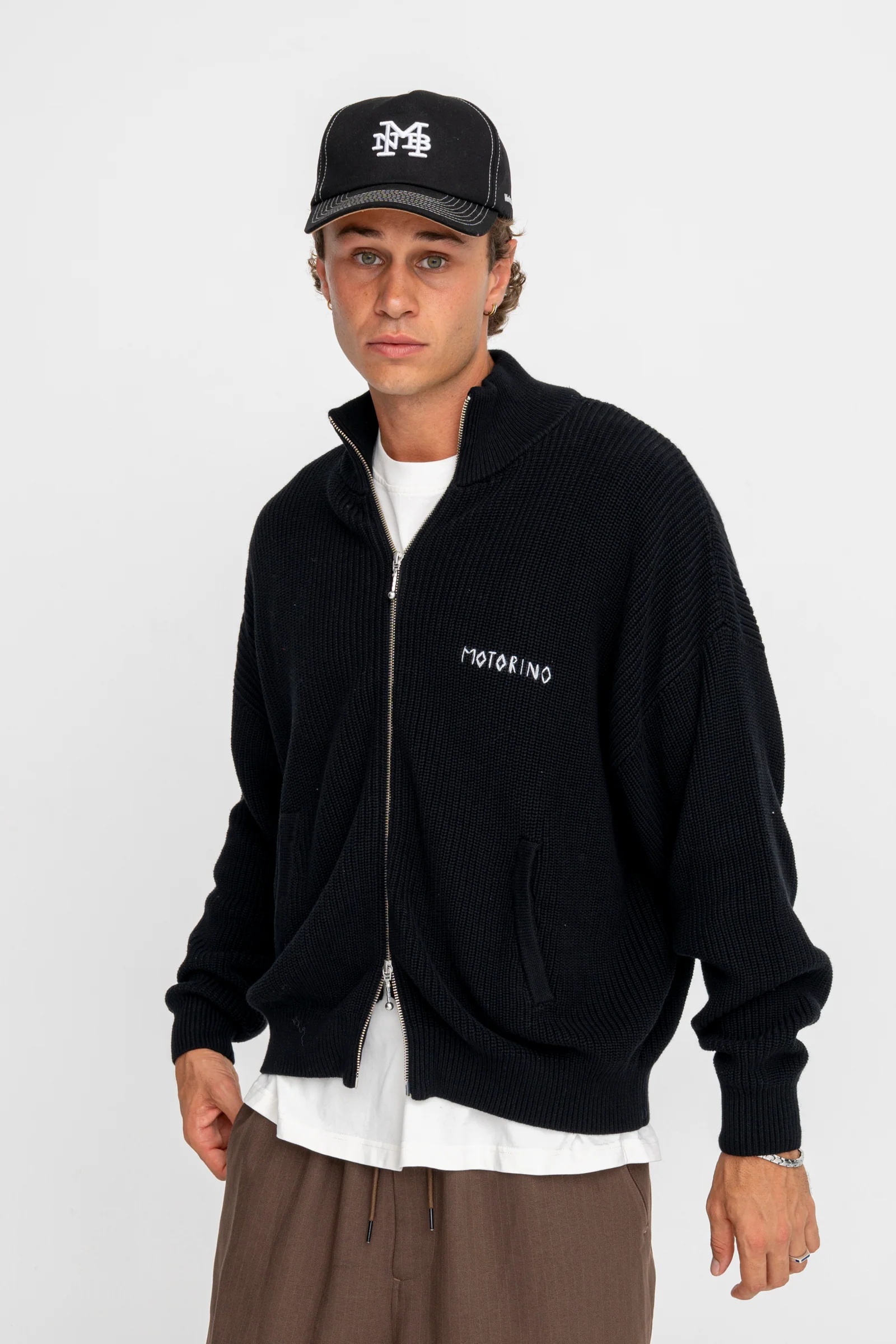Emblem Hat - Contrast Black - Image 7